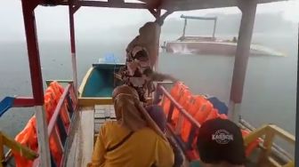 Detik-detik Perahu Wisata di Pandeglang Terbalik Tewaskan 3 Penumpang