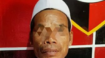 Pria Paruh Baya Ngamuk Pakai Tombak, Warga Ketakutan