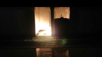 Pembakar Sajadah Imam di Serang Rumahnya Dekat Masjid Jami Al Falah
