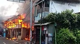 Api Masih Berkobar di Belakang Senayan City, 25 Rumah Dilahap Si Jago Merah