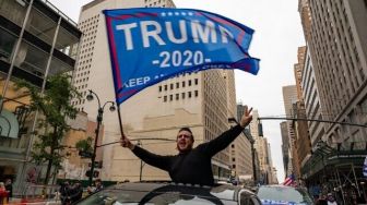 Pilpres AS Makin Panas! Pendukung Donald Trump Demo Kepung Kantor KPU