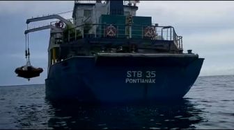 Kapal Pontianak Bawa Semen dari Pangkep ke Gorontalo, Kandas di Makassar