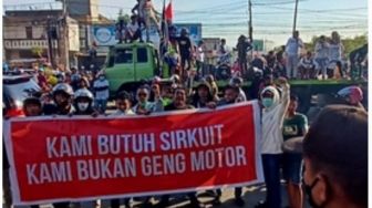 Cegah Balapan Liar, Sejumlah Pemuda Makkasar Aksi Minta Dibuatkan Sirkuit