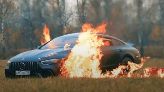 Cara Unik Warga Prancis Rayakan Tahun Baru 2022, Ratusan Mobil Dibakar Massal!
