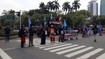 Demo Hari Ini, Massa Buruh Mulai Berdatangan di Patung Kuda