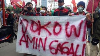 Demo Tolak UU Ciptaker di Patung Kuda, Mahasiswa Ultimatum Jokowi - Ma'ruf