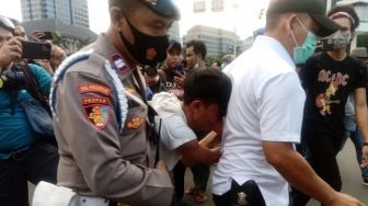 Provokasi Massa Aksi saat Dikawal Pulang Pasukan TNI, 2 Remaja Dicokok