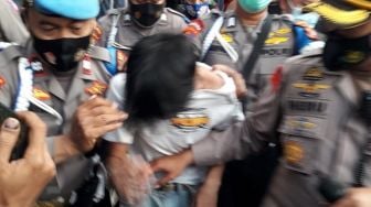 Gegara Diteriaki Copet, Seorang Remaja Dibekuk Polisi dari Kerumunan Massa
