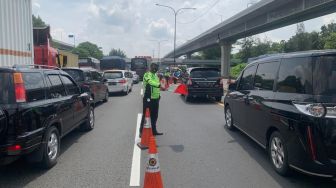 Sejak Pagi, Jasa Marga Berlakukan Contra Flow di Tol Japek Mulai KM 47