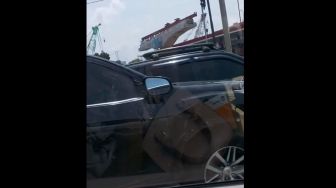 Fortuner vs Vitara Adu Senggol di Cibubur, Seru Mirip Bombom Car