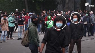 Berseragam Serba Hitam, Ini Wajah Terduga Pembakar Halte Sarinah