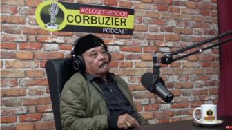 Haji Bolot Nongkrong Pakai Singlet, Warganet: Itu Sultan Jombang