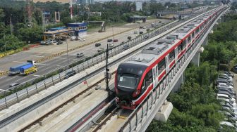 Trainset Telah Lengkap, Luhut: Target Operasi LRT Jabodebek Agustus 2022