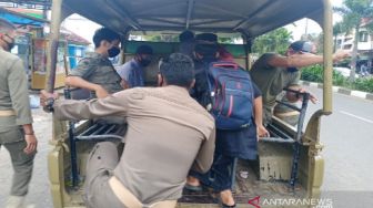 Langgar Aturan PPKM, Pesta Nikahan hingga Lomba Burung Kicau di Depok Dibubarkan Satpol PP