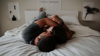 5 Posisi Seks yang Buat Miss V Terasa Lebih Rapat, Dijamin Bikin Suami Full Senyum