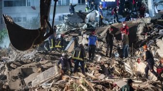 Bocah 3 Tahun Selamat dari Runtuhan Apartemen Setelah 3 Hari Gempa Turki