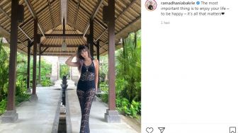 Hajah Nia Ramadhani Pakai Dress Jaring-Jaring, Netizen Ingatkan Hal Ini..