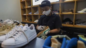 Musim Hujan, Jasa Cuci Sepatu Kebanjiran Order