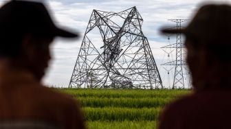 Mengerikan! Menara Sutet Roboh di Batang Jawa Tengah