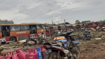 Sempat Terbengkalai, Ratusan Bangkai Bus Transjakarta Dihancurkan