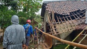 3 Rumah di Pandeglang Roboh Diterjang Angin saat Hujan Deras