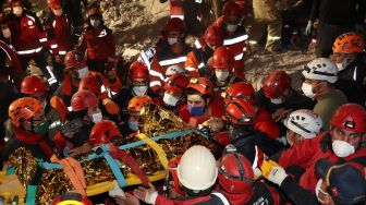 58 Jam Terjebak di Reruntuhan Gempa, Gadis 14 Tahun Ditemukan Selamat