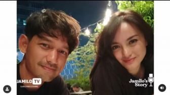 Romantis, Ibnu Jamil Lamar Ririn Ekawati di Resort Terbaik Dunia