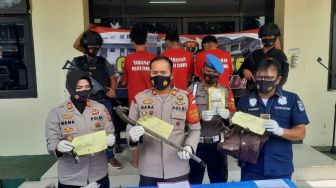 Motor Digasak, Punggung Suyono Dibacok Kawanan Begal Sadis di Bekasi