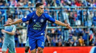 Elias Alderete Kaget Ada Pemain Arema FC yang Merokok!