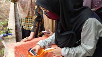 Wow! ITS Pecahkan Masalah Air Bersih di Lamongan Dengan Filter Batok Kelapa