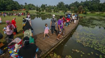 Kembali Dibuka, Danau Ecopark Cibinong Dipadati Pengunjung