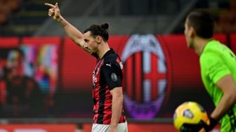 Sultan! Zlatan Ibrahimovic Bagi-bagi konsol PS5 untuk Rekannya di AC Milan