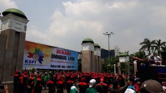 Lagi, Buruh Kepung DPR,  Tolak Omnibus Law