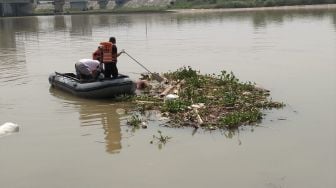 Duhh! Mayat Bu RT Pakai Baju Tidur Ditemukan Mengambang di Sungai