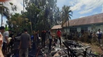 Kebakaran, Rumah Kayu di Pulau Lancang Benai Kuansing Rata Dengan Tanah