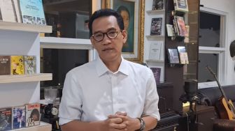 Layak Disanksi Kasus Kerumunan Rizieq, Refly Minta Jokowi Tegur Mahfud MD