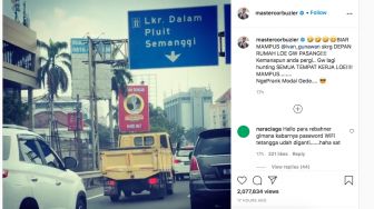 Balas Ledekan, Deddy Corbuzier Pasang Baliho Arah Rumah Ivan Gunawan