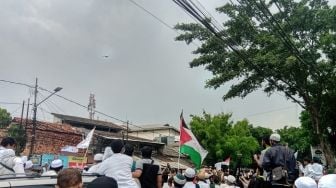 Habib Rizieq Tiba di Petamburan, Lantunan Salawat dan Pekik Takbir Menggema