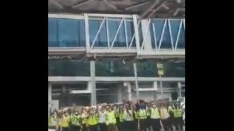 Viral Puluhan Pegawai Bandara Soetta: Habib... Habib Rizieq Allahuakbar!