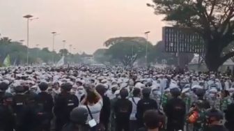 Astaga, Penjemput Habib Rizieq Parkir Mobil di Jalan Tol