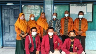 Kelompok 91 Gelombang 11 PMM UMM 2020 Dampingi Proses Belajar di Sekolah