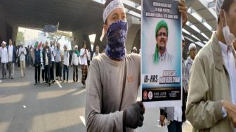 Fatal Banget Dampak Penjemput Habib Rizieq Parkir Mobil di Tol Bandara!