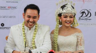 Langsung Kerja, Jenita Janet Tunda Bulan Madu ke Labuan Bajo