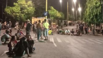 Bikin Geger! Tengah Malam Polres Banyuwangi Diluruk Ratusan Sopir Dump Truk