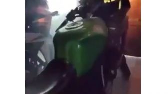Potret Knalpot Kawasaki Ninja 2 Tak Disumbat Selang Bikin Heran, Buat Apa?