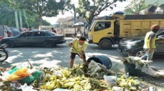 Pengelola Sampah Pekanbaru Dilelalang Pekan Ini