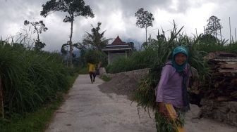 Dekat dengan Puncak Merapi, Warga Gawoksabrang Belum Mengungsi