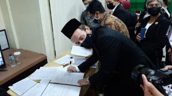 Resmi Menjadi WNI, Marc Klok Langsung Rayakan dengan Kegiatan Mulia