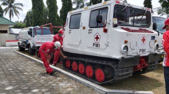 PMI Dirikan Tenda Darurat Bagi Korban Gempa di Mamuju