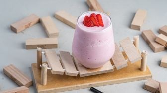 Mewah ala Kafe Kekinian, Intip Resep Strawberry Milk Latte Berikut Ini